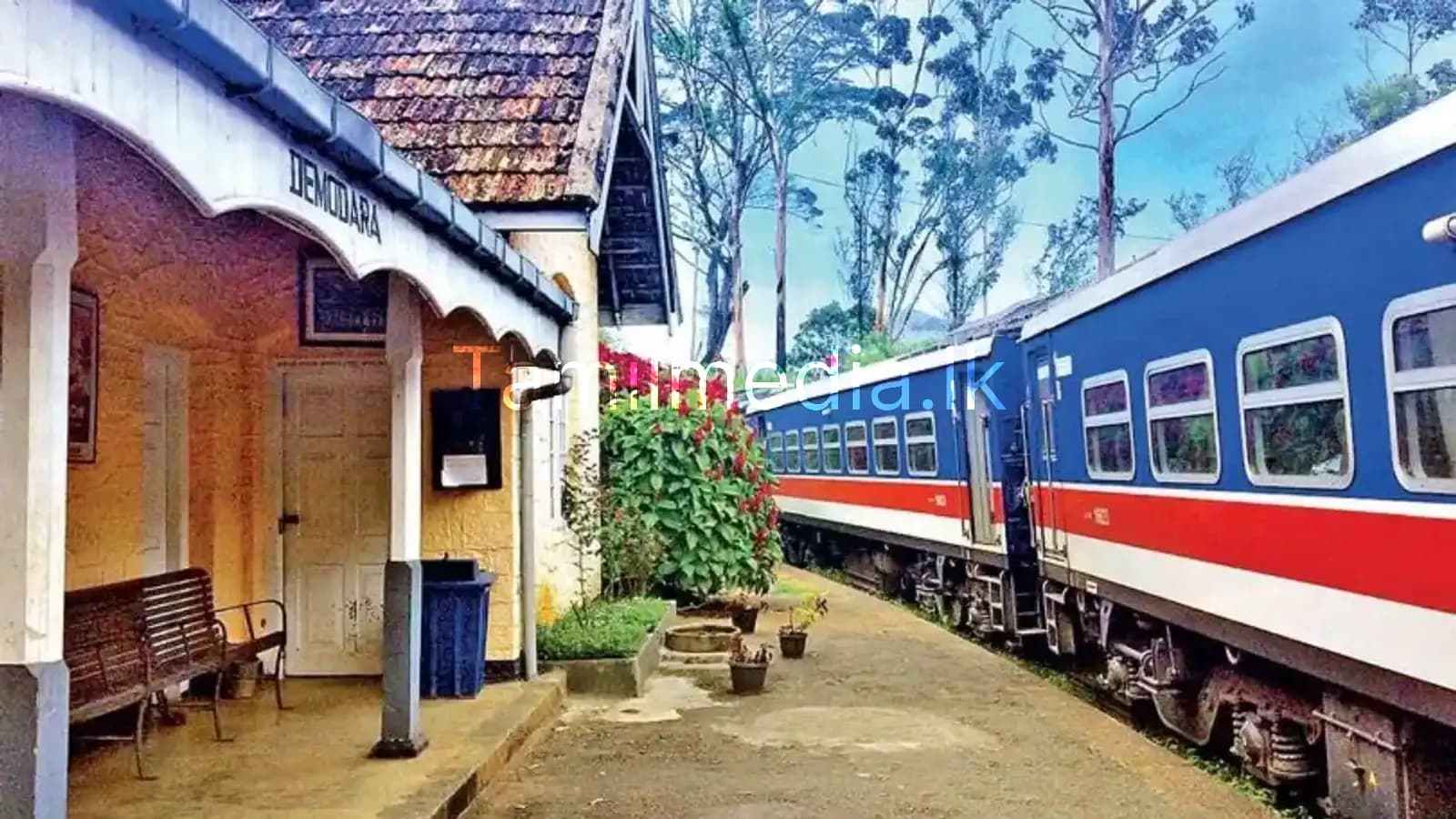 ரயிலும் காரும் மோதி விபத்து - ரயில் சேவை பாதிப்பு