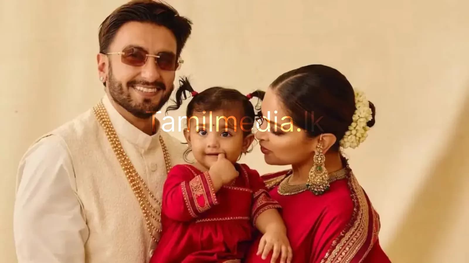 ரன்வீர்-தீபிகா தம்பதி மகளுடன் தீபாவளி கொண்டாட்டம்