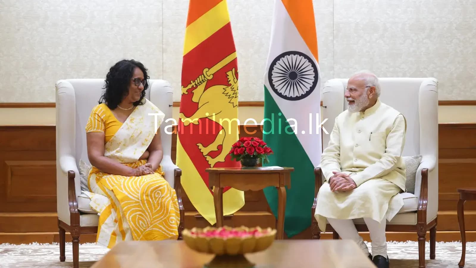 இலங்கை பிரதமரை வரவேற்ற இந்திய பிரதமர் - நடந்தது என்ன?